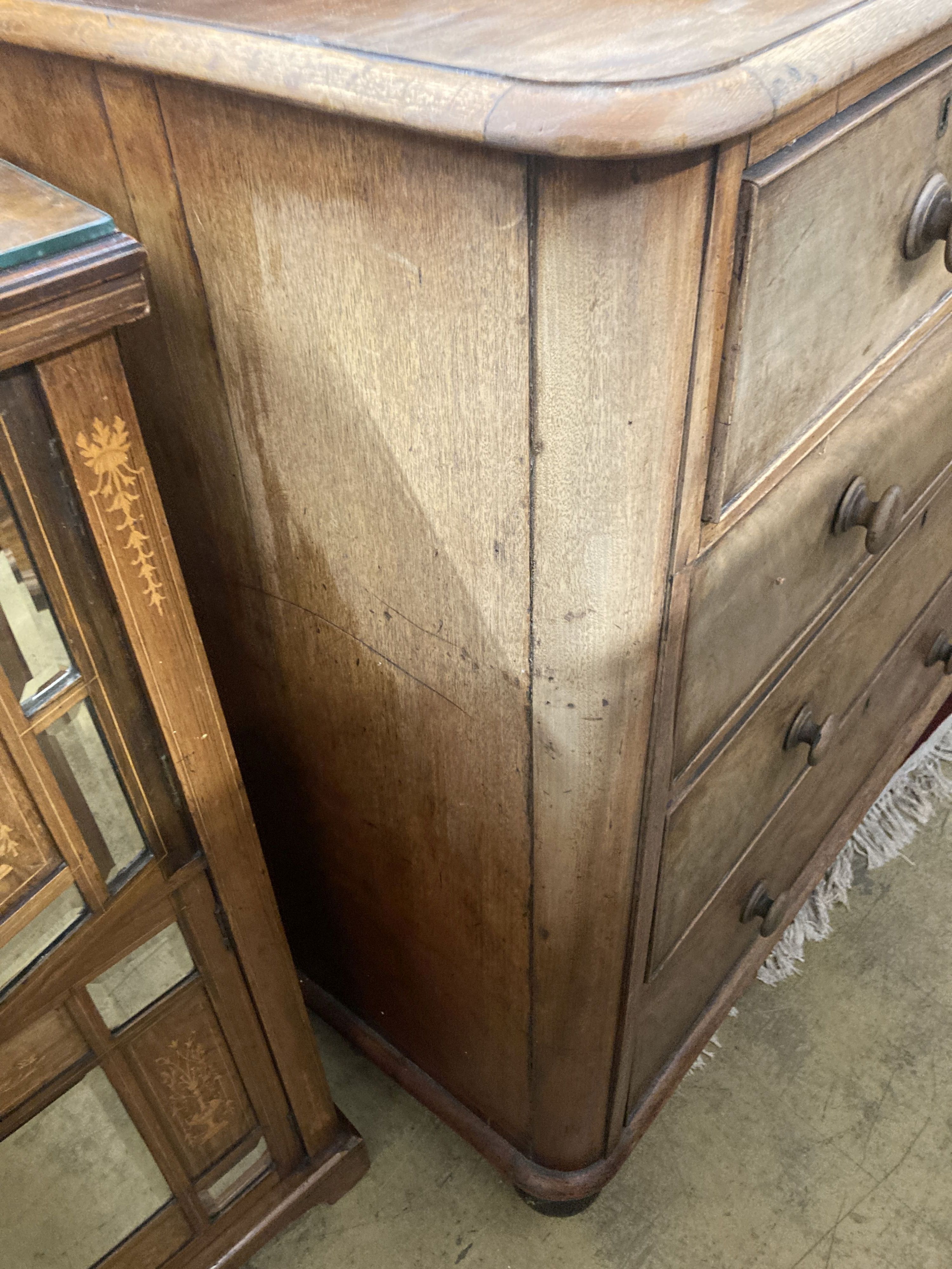 A Victorian mahogany chest of drawers, width 106cm, depth 52cm, height 110cm